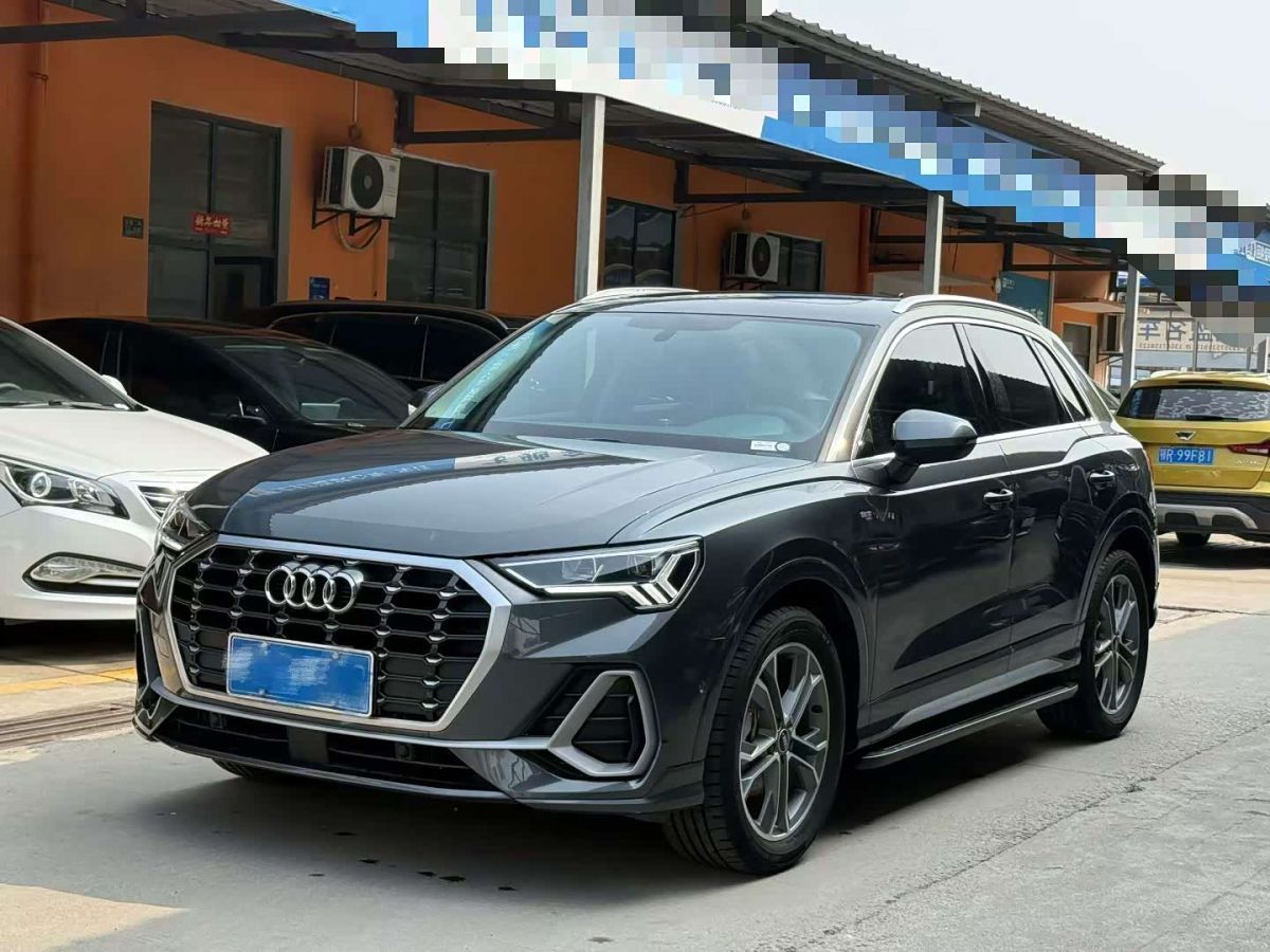 Audi 奥迪Q3, 2023 г., серебристый / серый, 13 000 км