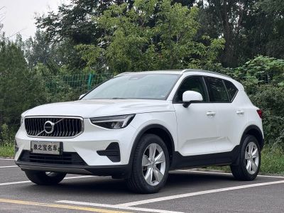 Volvo 沃尔沃XC40, 2022 г., синий, 71 100 км Volvo 沃尔沃XC40, 2023 г., белый, 31 000 км