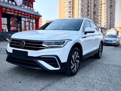 Volkswagen Tiguan L, 2022 г., белый, 28 600 км Volkswagen Tiguan L 2023 280TSI автомат одна ведущая ось ограниченная серия «Чаочуан»