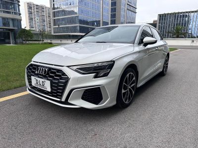 Volkswagen Tiguan L, 2023 г., чёрный, 42 200 км Audi A3, 2022 г., белый, 50 500 км
