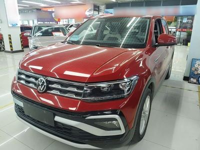 Volkswagen T-Cross, 2021 г., красный / фиолетовый, 37 000 км Volkswagen T-Cross 2021 1.5L Автомат Комфорт