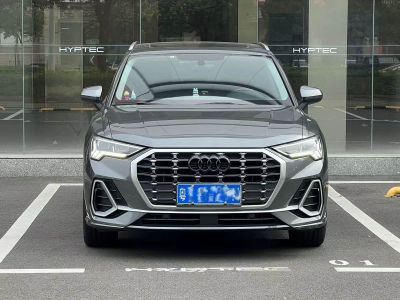 Audi Q3, 2021 г., серебристый / серый, 34 000 км Audi 奥迪Q3, 2021 г., серебристый / серый, 50 000 км