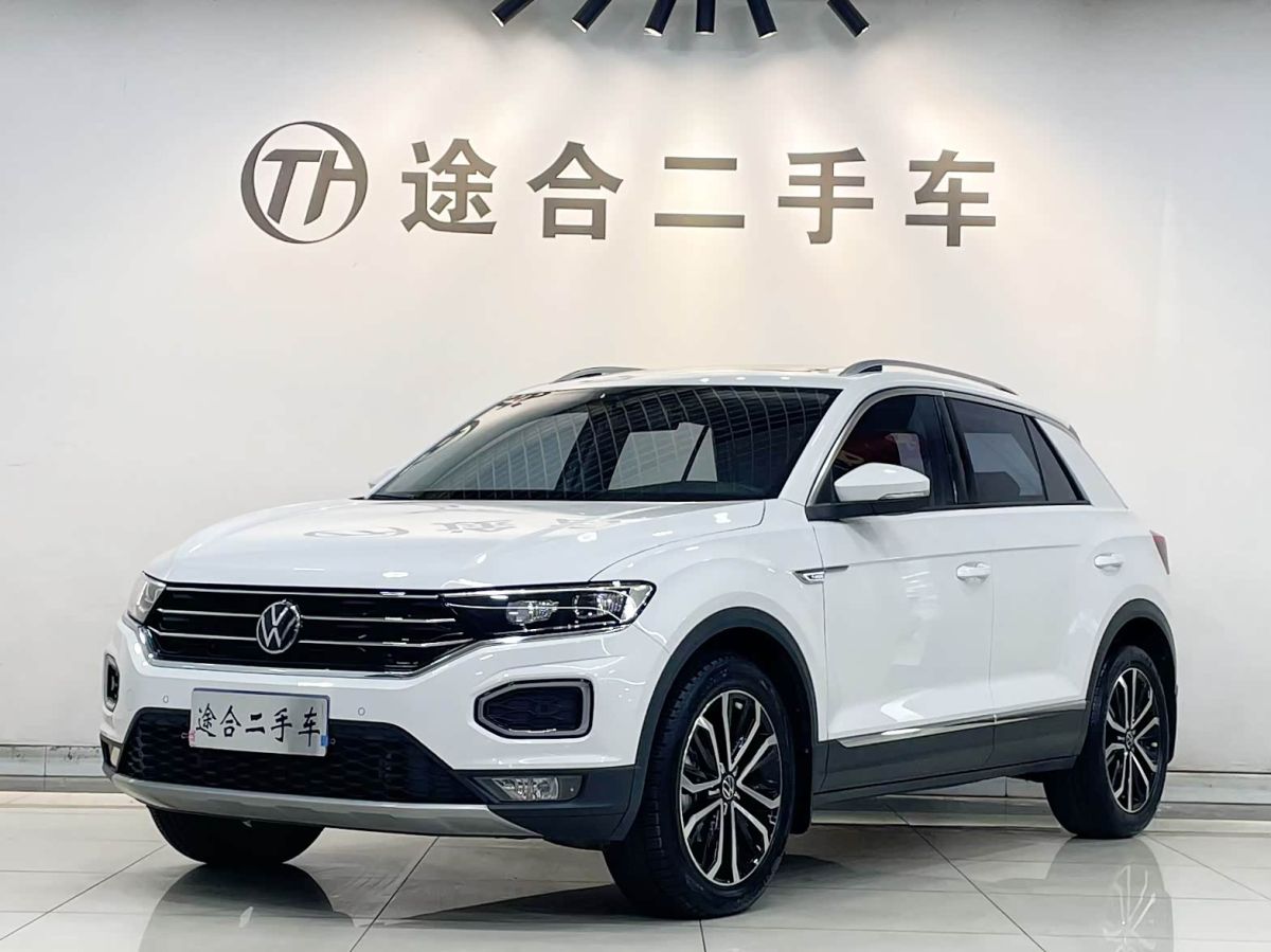 Volkswagen T-Roc, 2022 г., белый, 33 000 км Volkswagen T-Roc 2022 280TSI DSG одна ведущая ось Комфорт PLUS