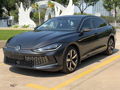 Volkswagen Lamando, 2023 г., красный / фиолетовый, 47 000 км Volkswagen Lamando 2023 Lamando L 280TSI DSG комплектация «Кула»