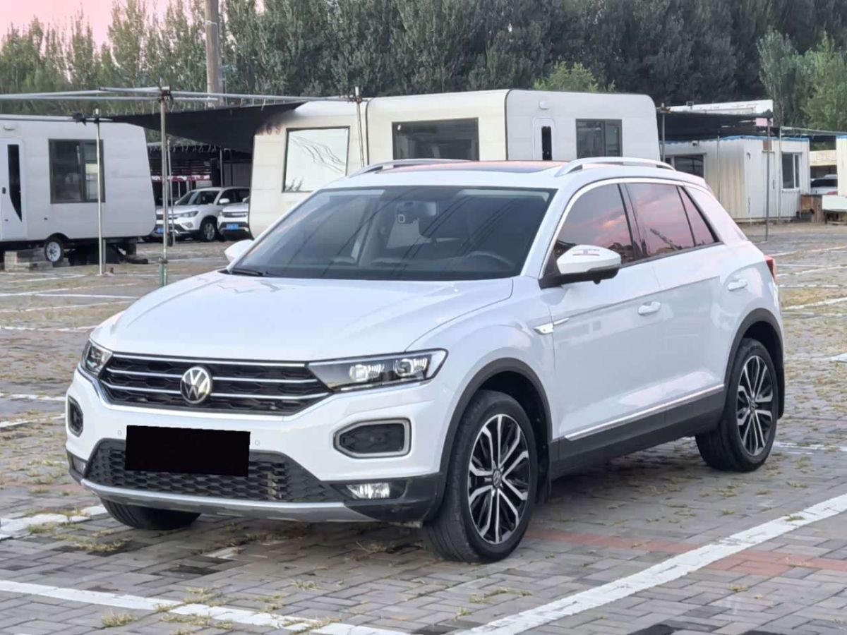Volkswagen T-Roc, 2022 г., белый, 32 000 км Volkswagen T-Roc 2022 280TSI DSG одна ведущая ось Комфорт PLUS