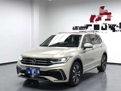 Volkswagen Tiguan L, 2022 г., чёрный, 40 000 км Volkswagen Tiguan L 2022 330TSI автомат одна ведущая ось R-Line комплектация «Юэсян»