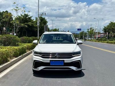 Volkswagen Tiguan L, 2022 г., белый, 28 600 км Volkswagen Tiguan L 2022 330TSI автомат одна ведущая ось R-Line комплектация «Юэсян»