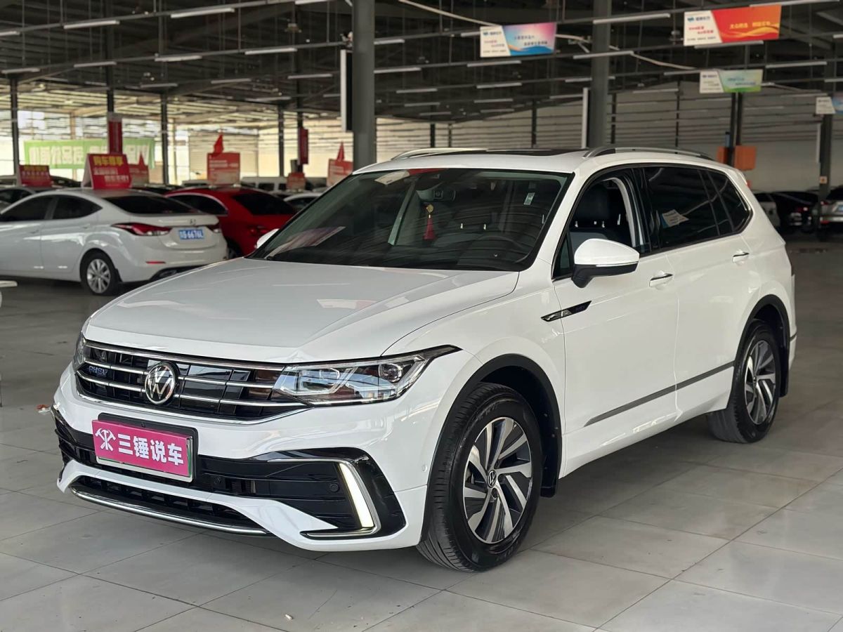 Volkswagen Tiguan L PHEV, 2022 г., белый, 44 800 км Volkswagen Tiguan L подключаемый гибрид 2022 430PHEV подключаемый гибрид Флагман