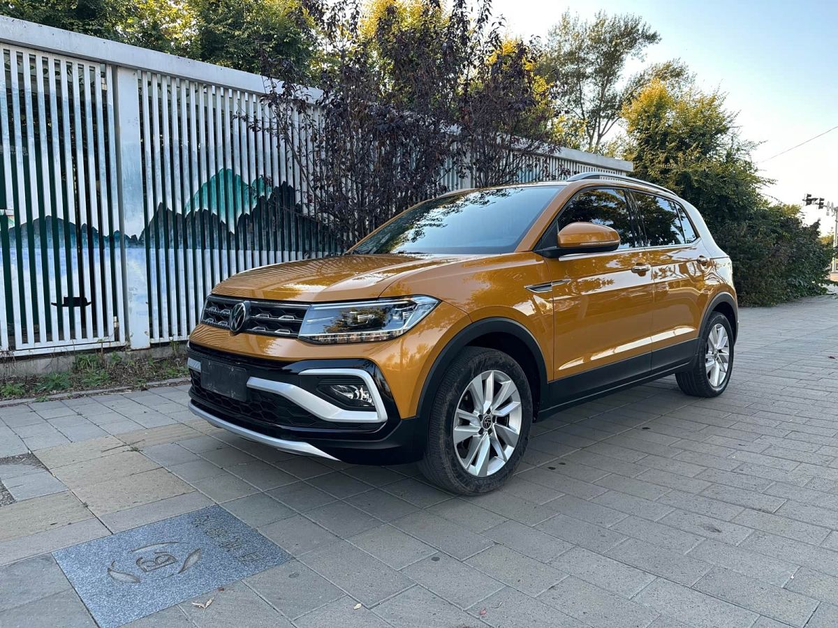Volkswagen T-Cross, 2023 г., жёлтый / оранжевый, 28 000 км Volkswagen T-Cross 2023 1.5L Автомат Комфорт