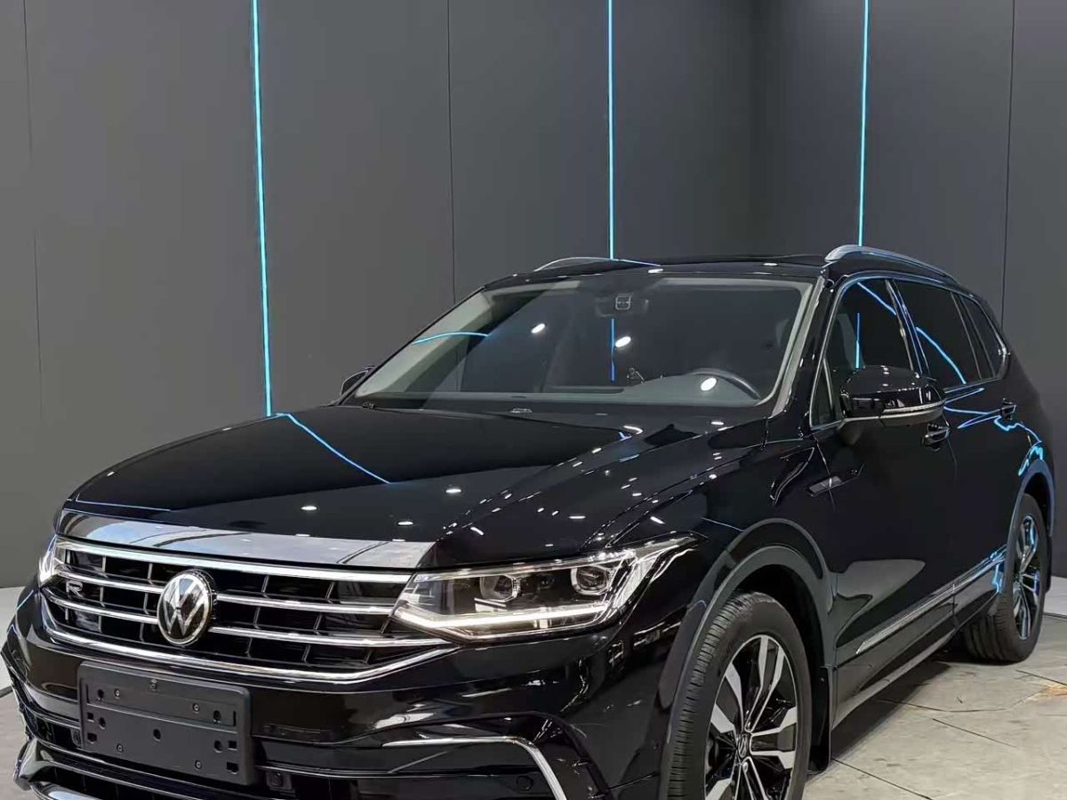 Volkswagen Tiguan L, 2024 г., чёрный, 30 000 км Volkswagen Tiguan L 2024 330TSI автомат одна ведущая ось R-Line комплектация «Юэсян»