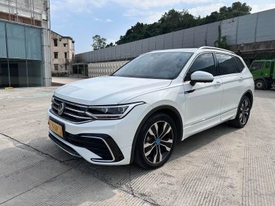 Volkswagen Tiguan L, 2023 г., шампань / коричневый, 28 600 км Volkswagen Tiguan L 2024 330TSI автомат одна ведущая ось R-Line комплектация «Юэсян»