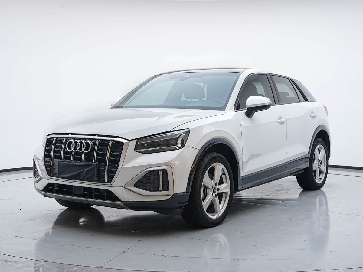 Audi 奥迪Q2L, 2023 г., белый, 42 000 км