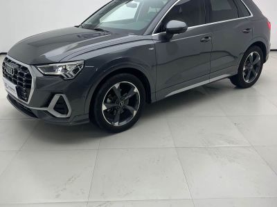Audi Q3, 2022 г., серебристый / серый, 43 600 км Audi 奥迪Q3, 2022 г., серебристый / серый, 54 000 км