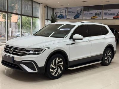 Volkswagen Tiguan L, 2023 г., белый, 26 400 км Volkswagen Tiguan L 2023 280TSI автомат одна ведущая ось ограниченная серия «Чаочуан»