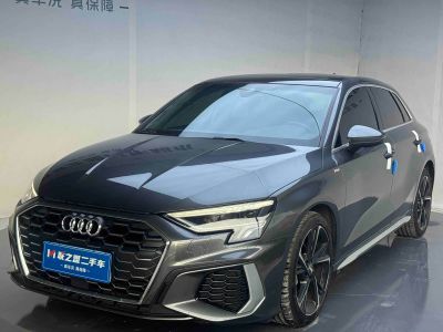 Audi A3, 2022 г., красный / фиолетовый, 49 000 км Audi A3, 2022 г., серебристый / серый, 14 500 км