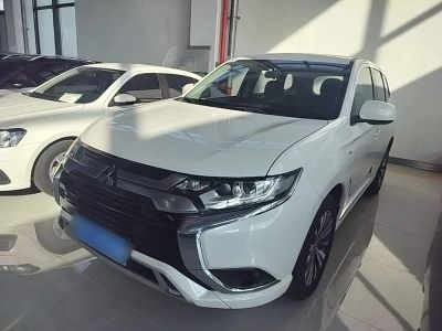 Mitsubishi Outlander, 2021 г., белый, 56 500 км Mitsubishi 欧蓝德, 2022 г., белый, 45 500 км