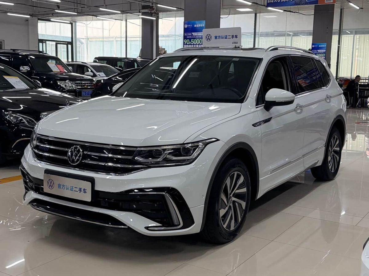 Volkswagen Tiguan L PHEV, 2023 г., белый, 26 500 км Volkswagen Tiguan L подключаемый гибрид 2023 430PHEV подключаемый гибрид Флагман