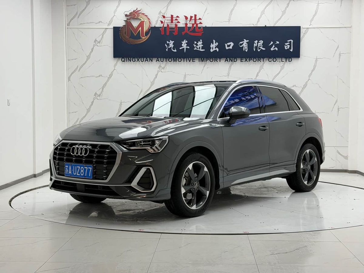 Audi Q3, 2023 г., серебристый / серый, 37 000 км Audi 奥迪Q3, 2023 г., серебристый / серый, 37 000 км