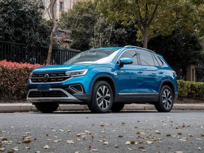 Volkswagen Tayron, 2024 г., белый, 30 000 км Volkswagen Tayron 2023 330TSI одна ведущая ось комплектация «Люкс Plus», исполнение «Цзиньцзе»