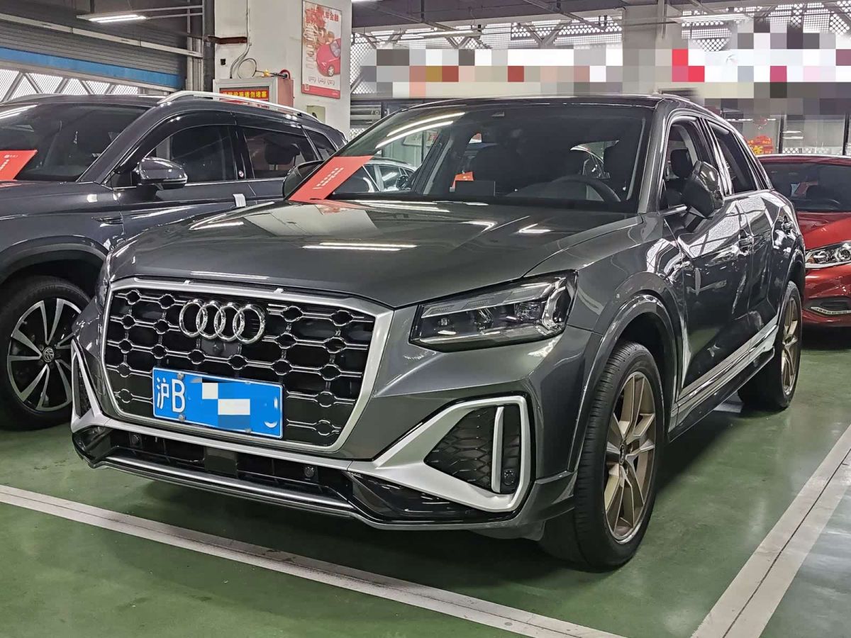 Audi 奥迪Q2L, 2022 г., серебристый / серый, 20 000 км