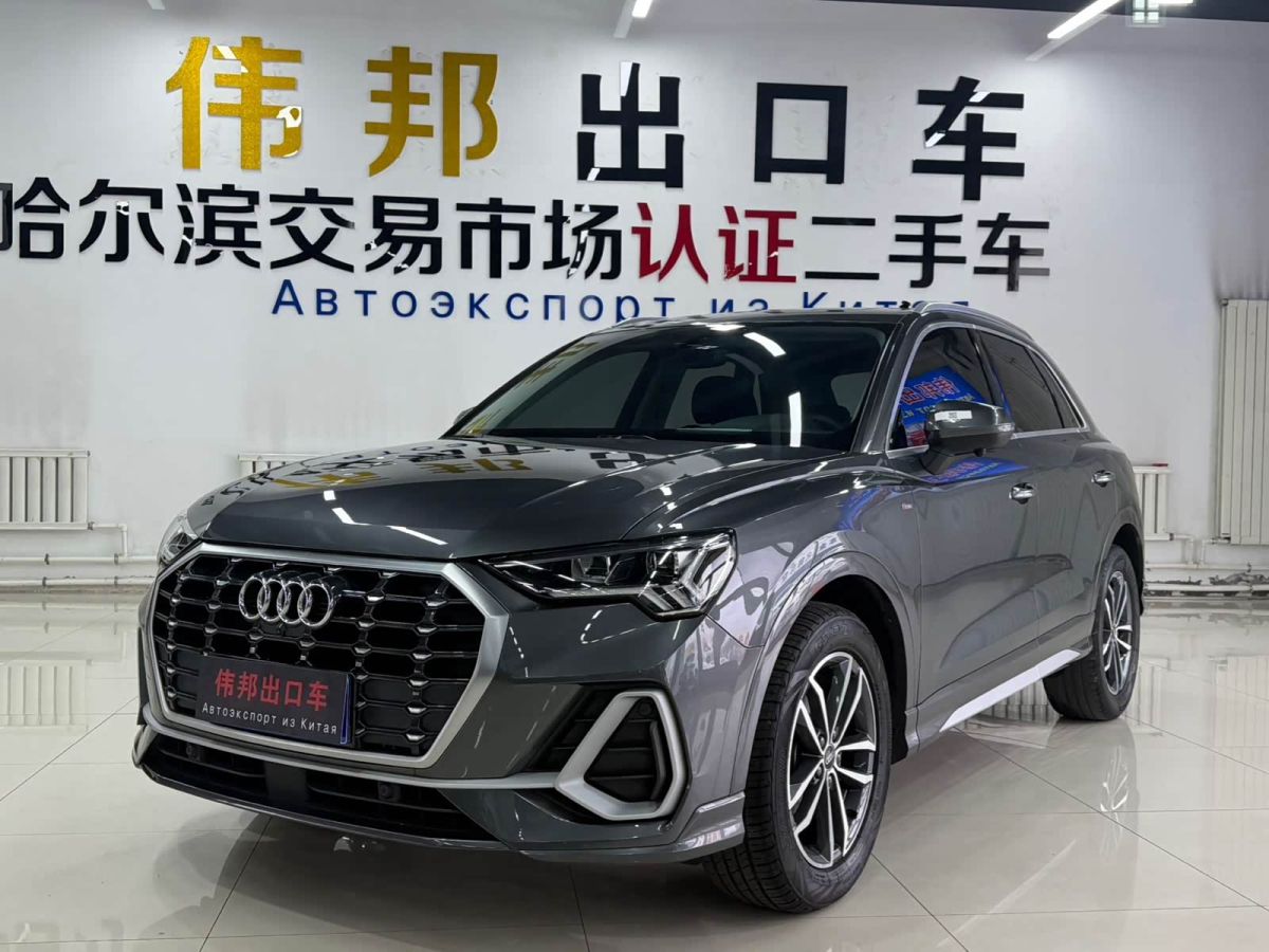 Audi Q3, 2022 г., серебристый / серый, 52 000 км Audi 奥迪Q3, 2022 г., серебристый / серый, 52 000 км