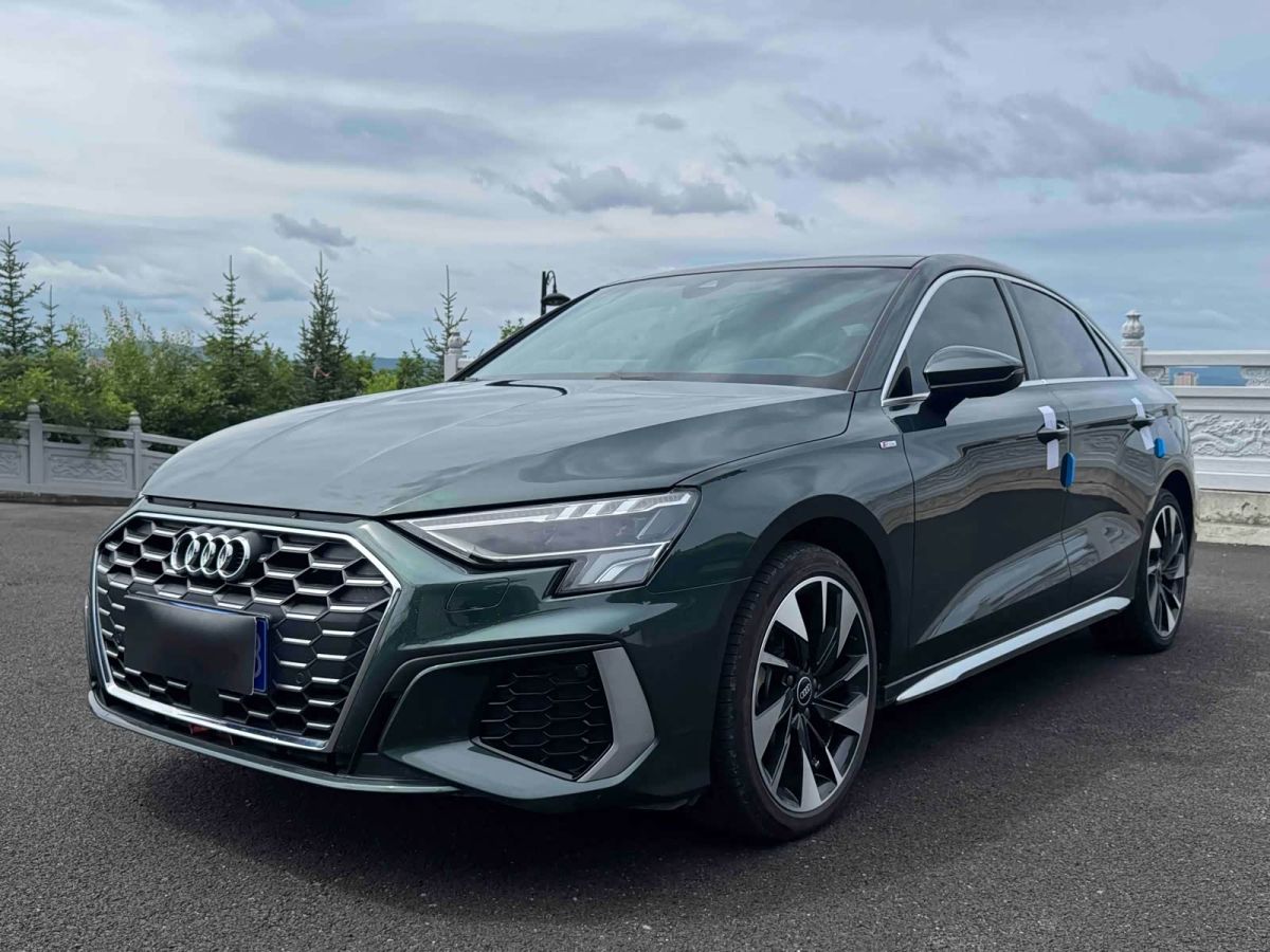 Audi A3, 2022 г., зелёный, 44 000 км Audi A3, 2022 г., зелёный, 44 000 км