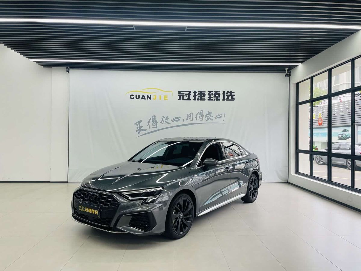 Audi A3, 2024 г., серебристый / серый, 34 700 км Audi A3, 2024 г., серебристый / серый, 34 700 км