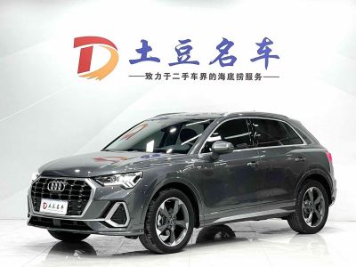 Audi Q3, 2022 г., серебристый / серый, 25 000 км Audi 奥迪Q3, 2022 г., серебристый / серый, 35 000 км