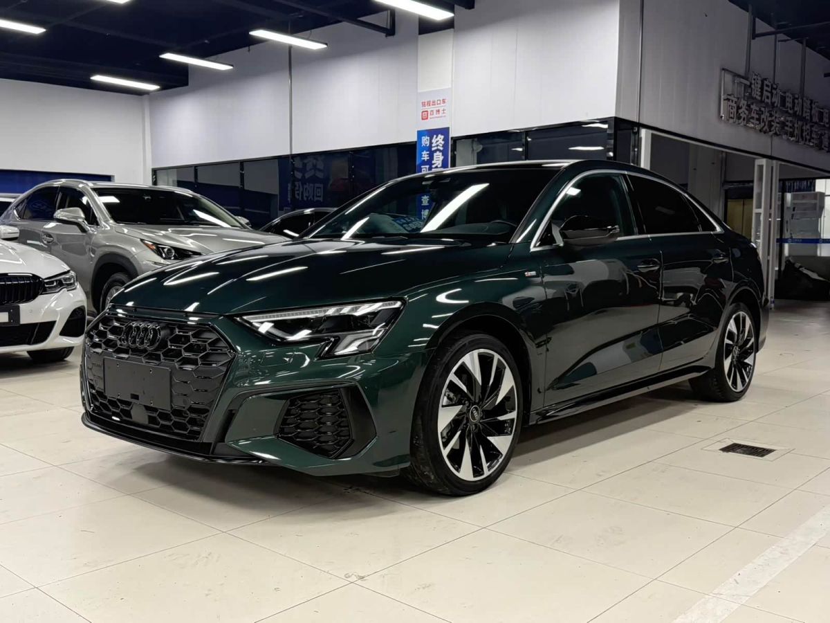 Audi A3, 2023 г., зелёный, 47 000 км