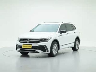 Volkswagen Tiguan L, 2024 г., белый, 14 000 км Volkswagen Tiguan L 2024 300TSI автомат одна ведущая ось комплектация «Умный комфорт»