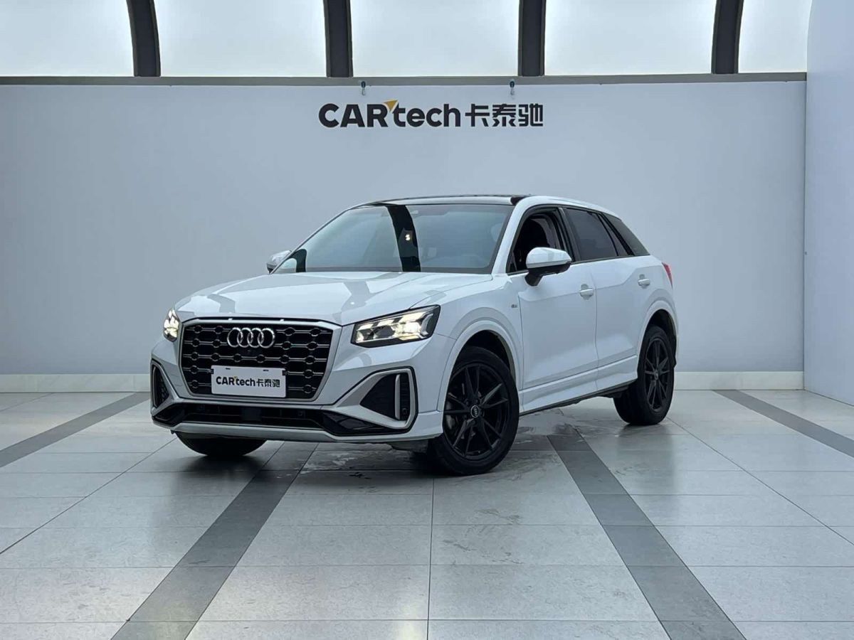 Audi Q2L, 2022 г., белый, 28 000 км Audi 奥迪Q2L, 2022 г., белый, 28 000 км
