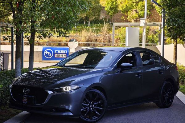 Mazda 马自达3 昂克赛拉, 2023 г., серебристый / серый, 20 000 км