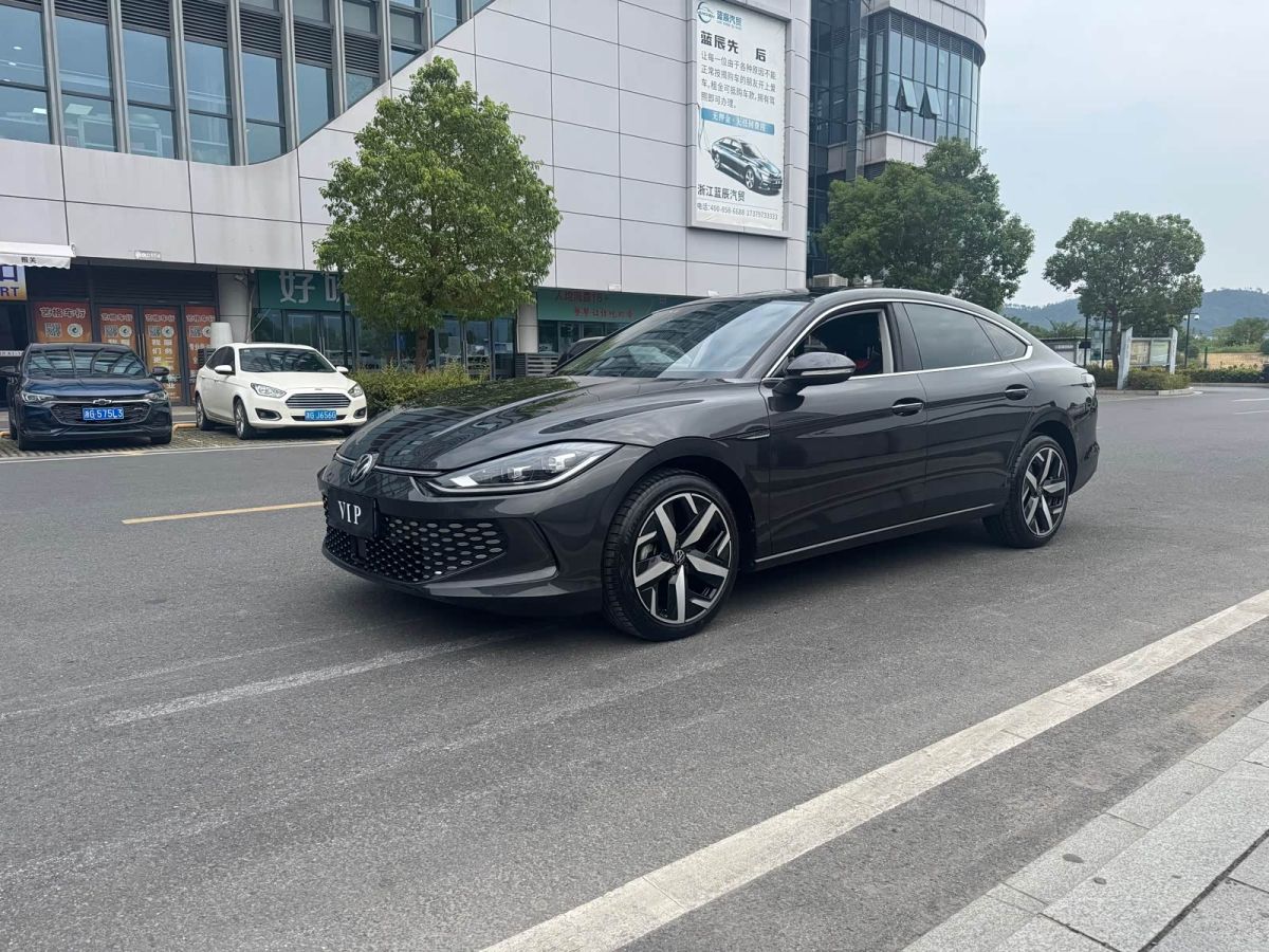 Volkswagen Lamando, 2025 г., серебристый / серый, 6 000 км Volkswagen Lamando 2024 Lamando L 280TSI DSG комплектация «Кула»