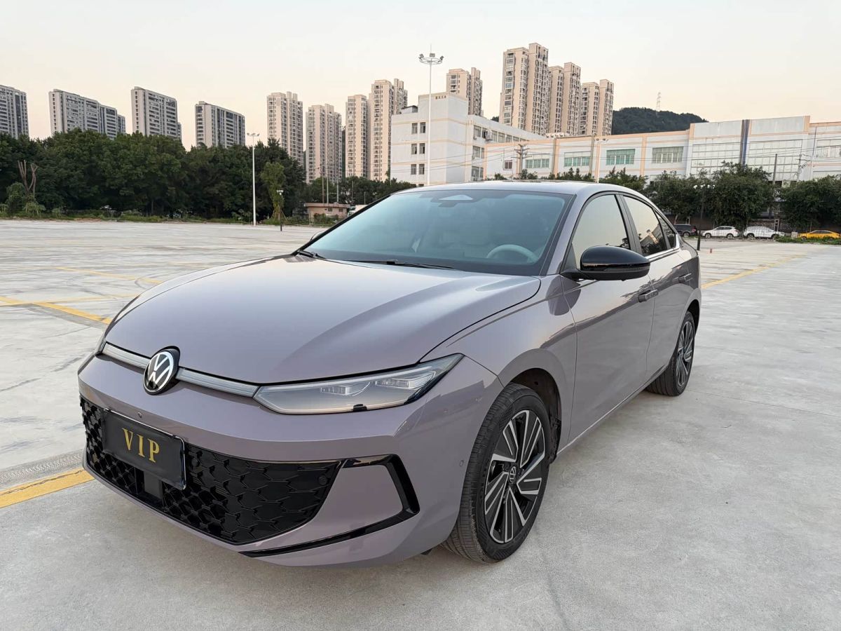 Volkswagen Lavida 2026 Pro 300TSI исполнение «Звёздное небо» комплектация «Чжии»