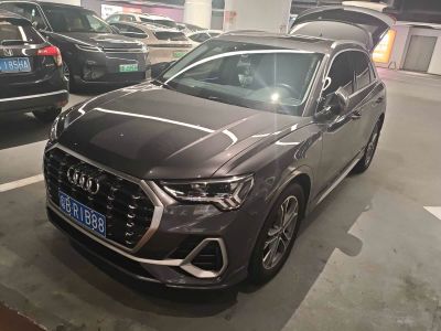Audi Q3, 2023 г., серебристый / серый, 13 800 км Audi 奥迪Q3, 2023 г., серебристый / серый, 19 000 км