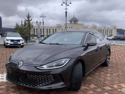 Volkswagen Lamando, 2023 г., серебристый / серый, 50 000 км Volkswagen Lamando 2023 Lamando L 280TSI DSG комплектация «Кула»
