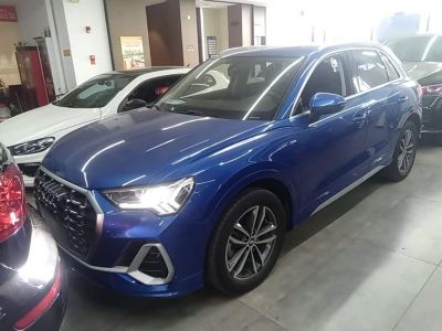 Audi Q3, 2021 г., синий, 43 700 км Audi 奥迪Q3, 2021 г., синий, 43 700 км