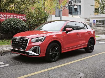 Audi 奥迪Q2L, 2021 г., красный / фиолетовый, 53 000 км