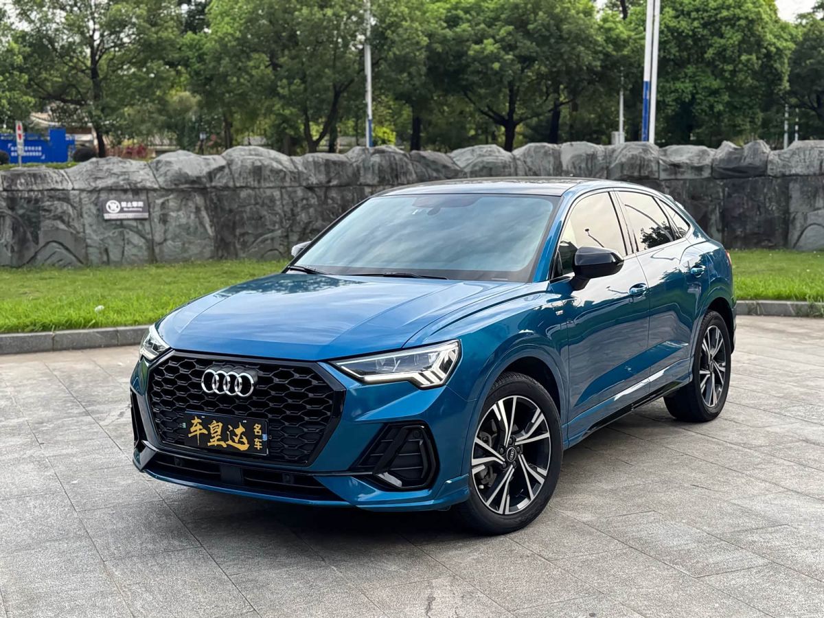 Audi 奥迪Q3 Sportback, 2023 г., синий, 50 000 км