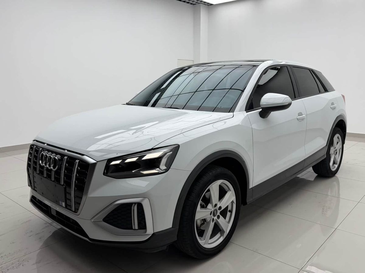 Audi Q2L, 2022 г., белый, 32 000 км Audi 奥迪Q2L, 2022 г., белый, 32 000 км