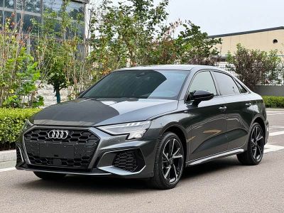 Audi A3, 2022 г., красный / фиолетовый, 49 000 км Audi A3, 2022 г., серебристый / серый, 14 000 км