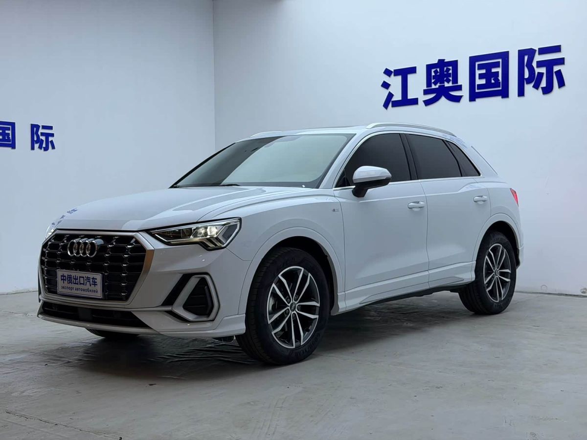 Audi Q3, 2023 г., белый, 25 000 км Audi 奥迪Q3, 2023 г., белый, 25 000 км
