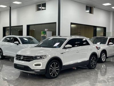 Volkswagen T-Roc, 2022 г., белый, 28 000 км Volkswagen T-Roc 2021 280TSI DSG полный привод комплектация «Люкс Чжилянь»
