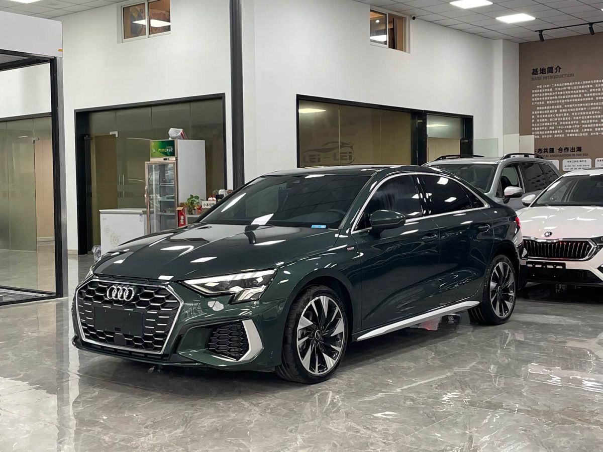 Audi A3, 2022 г., зелёный, 8 000 км Audi A3, 2022 г., зелёный, 8 000 км