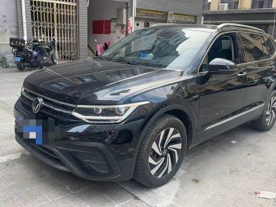 Volkswagen Tiguan L, 2025 г., чёрный, 20 000 км Volkswagen Tiguan L 2024 300TSI автомат одна ведущая ось комплектация «Умный комфорт»