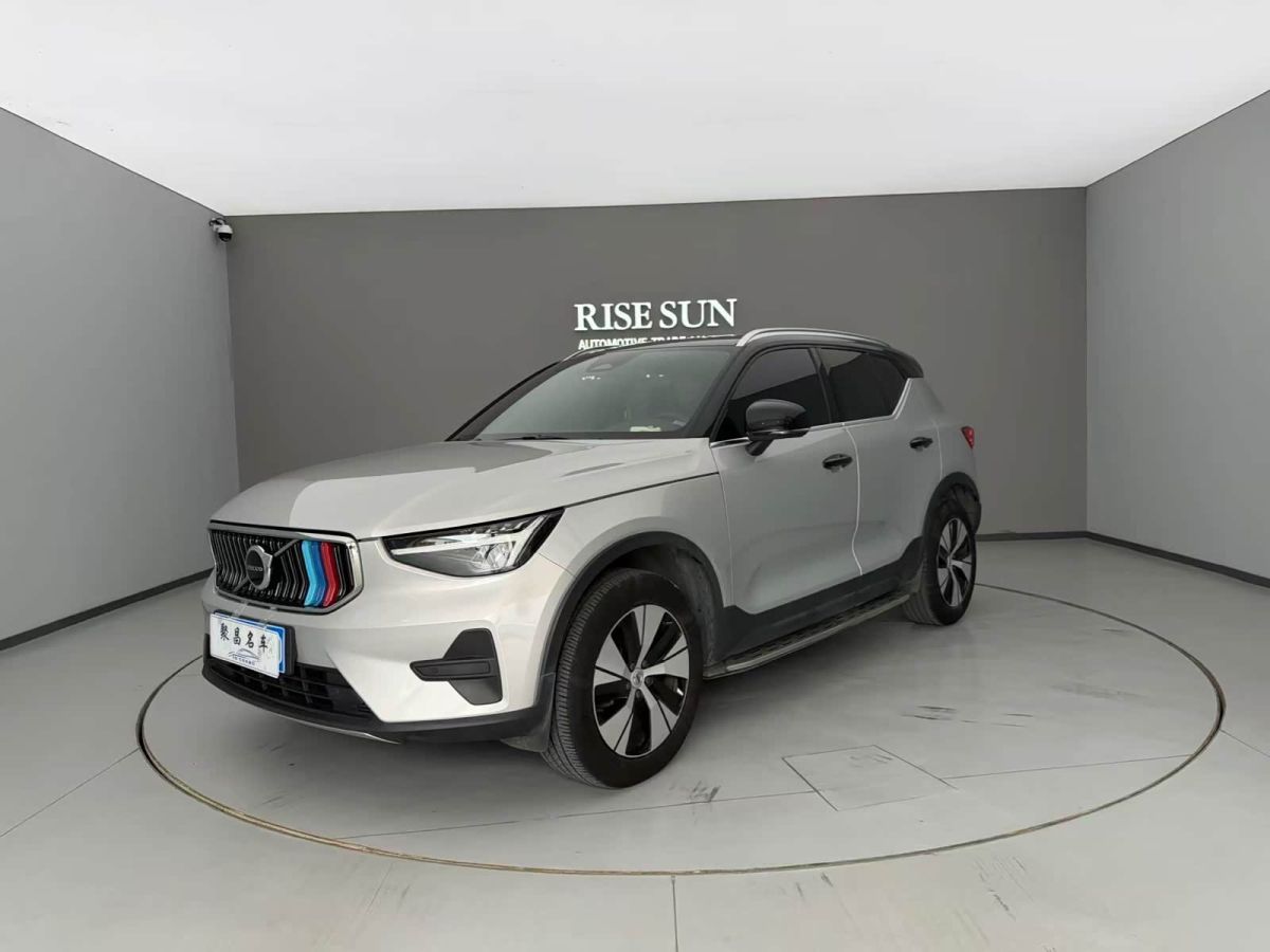 Volvo 沃尔沃XC40, 2023 г., серебристый / серый, 68 000 км Volvo 沃尔沃XC40, 2023 г., серебристый / серый, 68 000 км