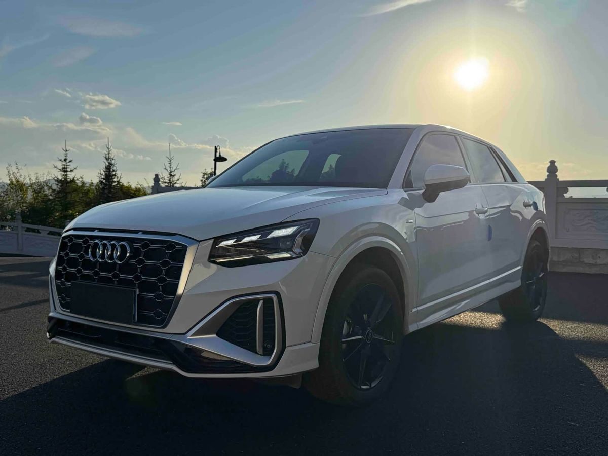 Audi Q2L, 2023 г., белый, 28 000 км Audi 奥迪Q2L, 2023 г., белый, 28 000 км