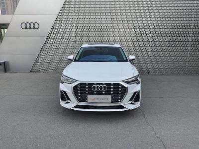 Audi Q3, 2023 г., белый, 21 000 км Audi 奥迪Q3, 2023 г., белый, 23 000 км