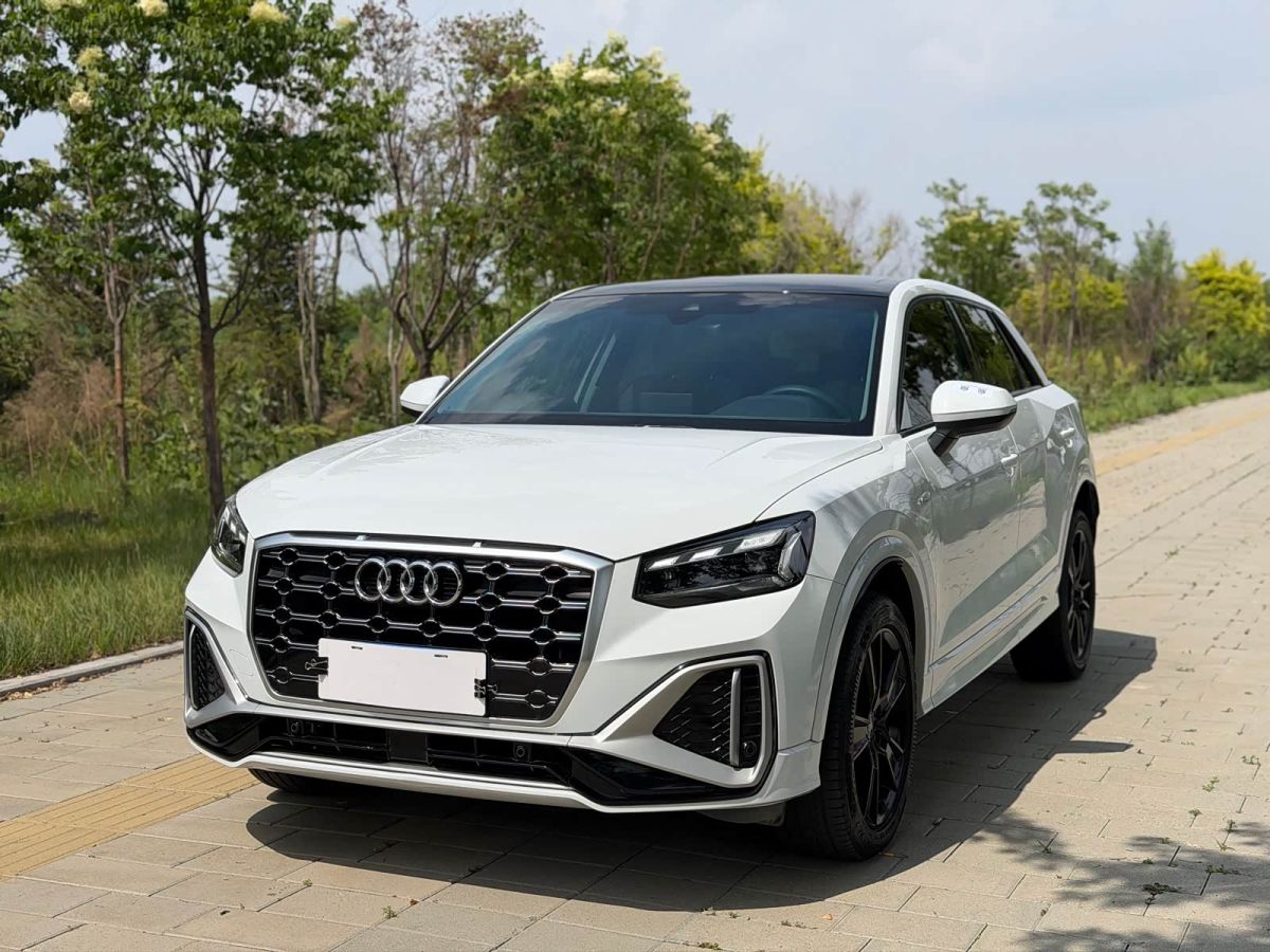 Audi 奥迪Q2L, 2022 г., белый, 45 000 км