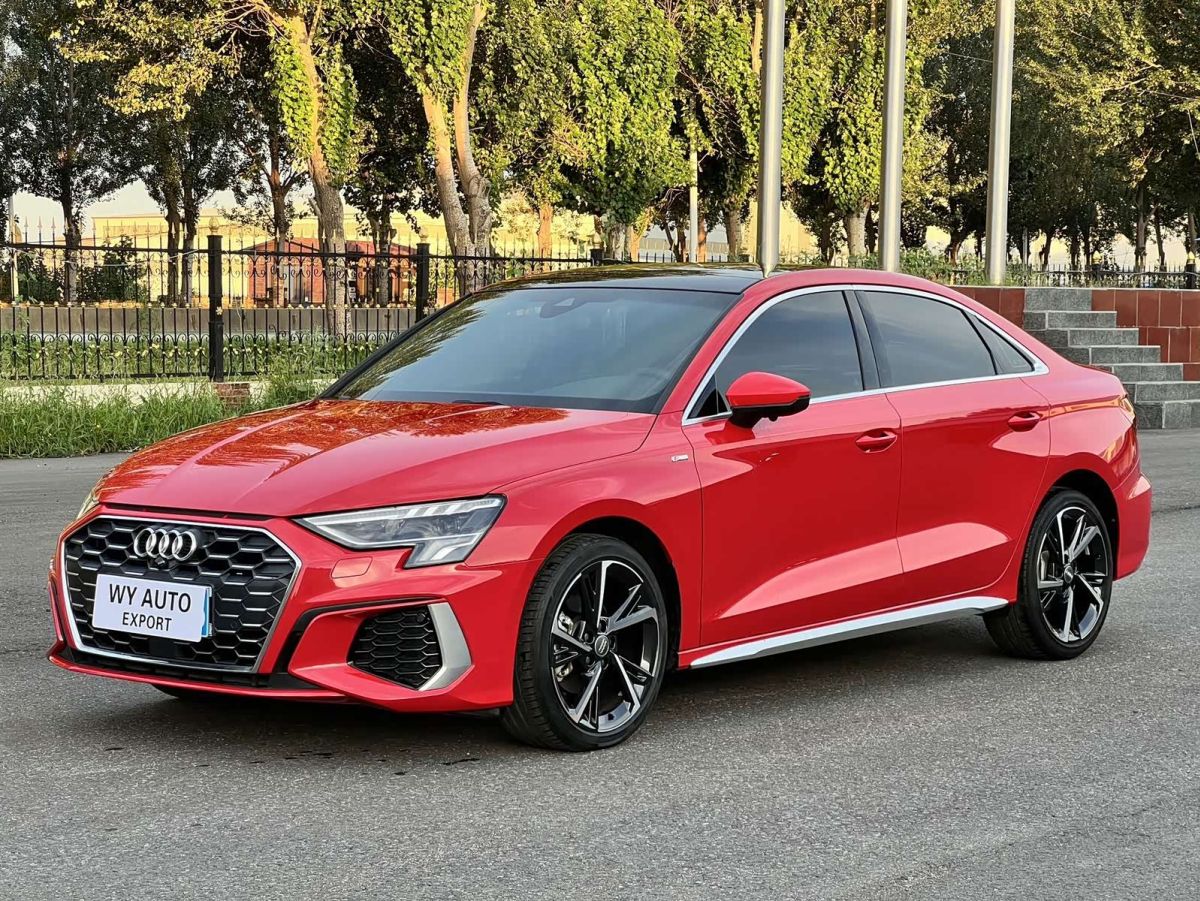Audi A3, 2022 г., красный / фиолетовый, 38 000 км Audi A3, 2022 г., красный / фиолетовый, 38 000 км
